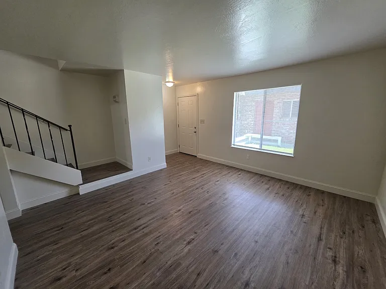 200 W Turner Rd #1 — Photo 3