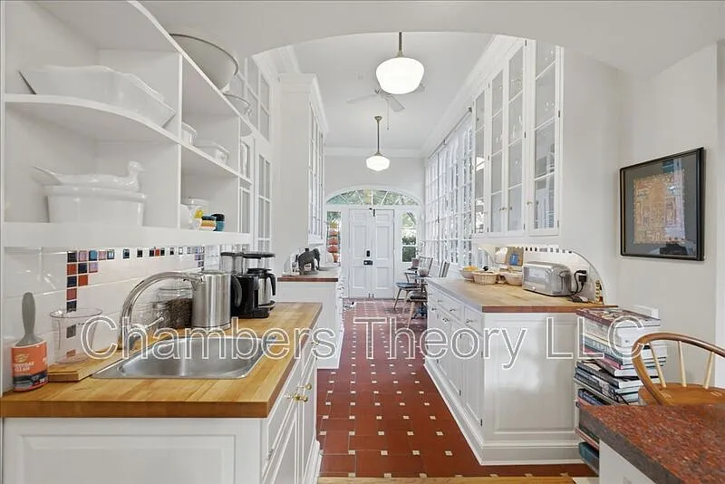 5 bed, 3.5 bath, 5225 sqft, $8,000 — Photo 4
