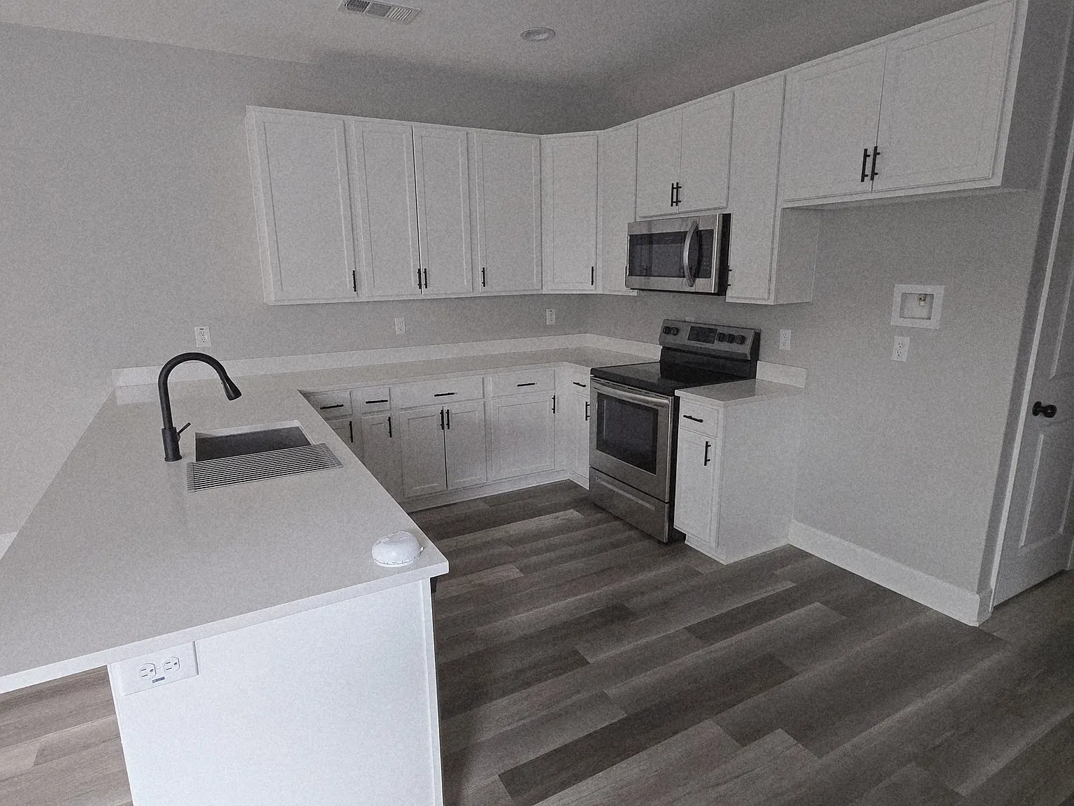 2 bed, 1050 sqft, $1,300 — Photo 3