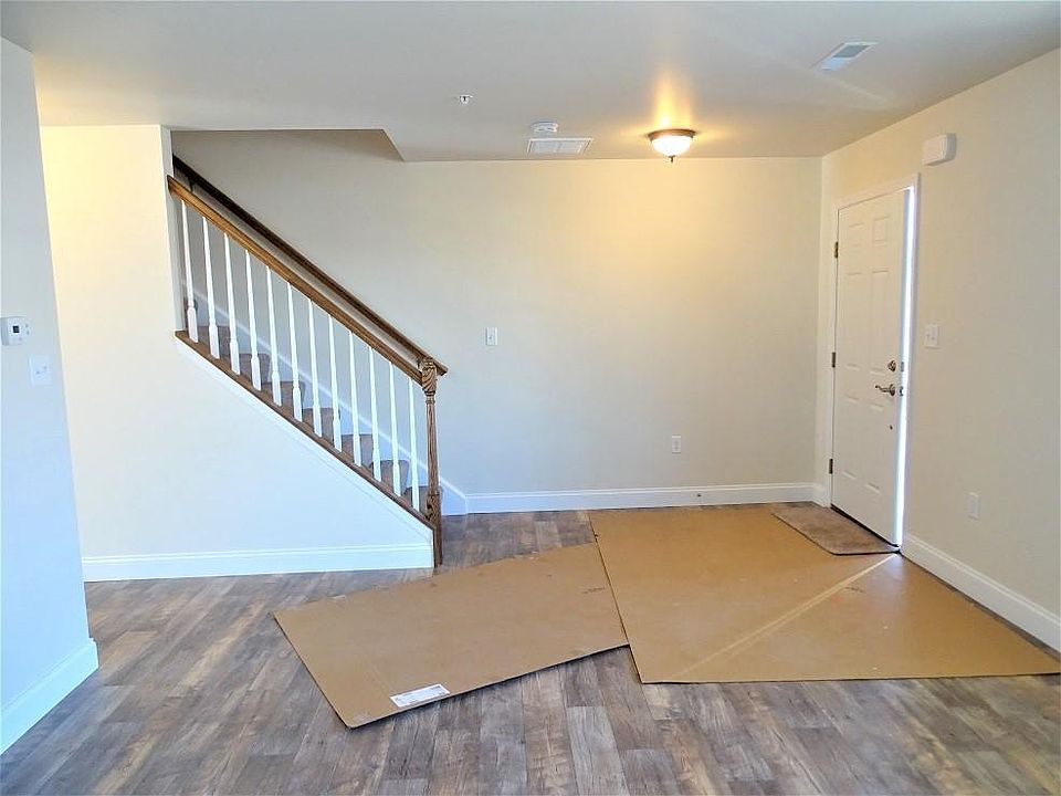 Foyer & Living Room