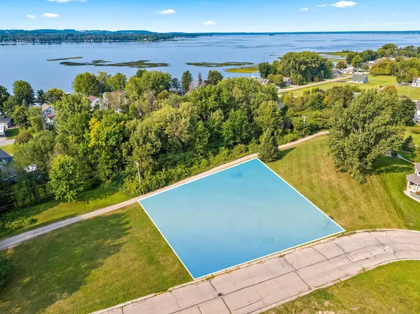 34 Golden Sands Ave #34, Cecil, WI 54111