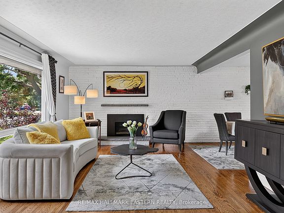 4th image of 894 Kawartha Dr