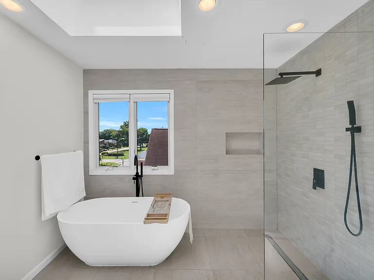 290 Mohegan Way — Photo 18