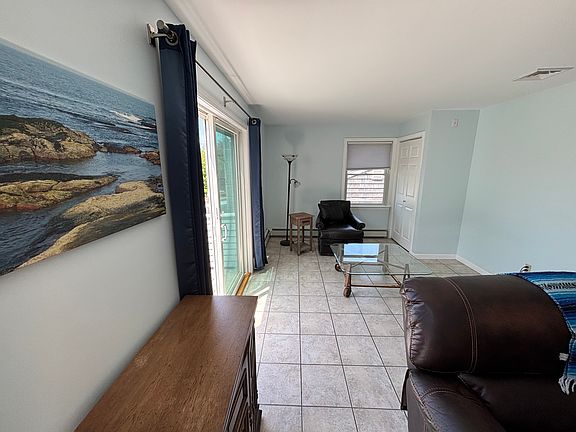4th image of 22 Rhode Island Ave #B