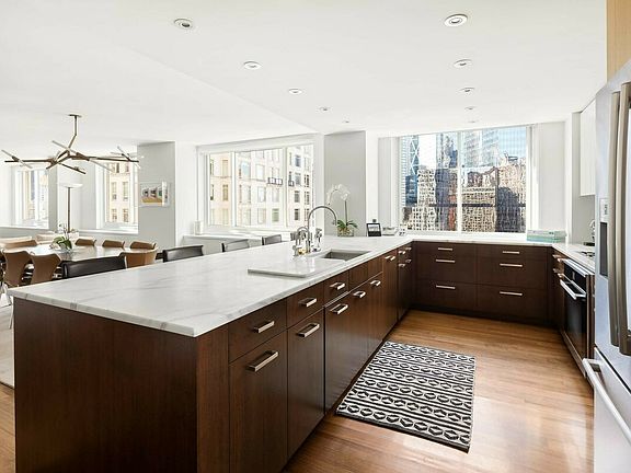 5th image of 30 W 63rd St APT 28D
