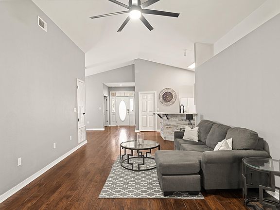 5th image of 706 Marsh Harbor Dr