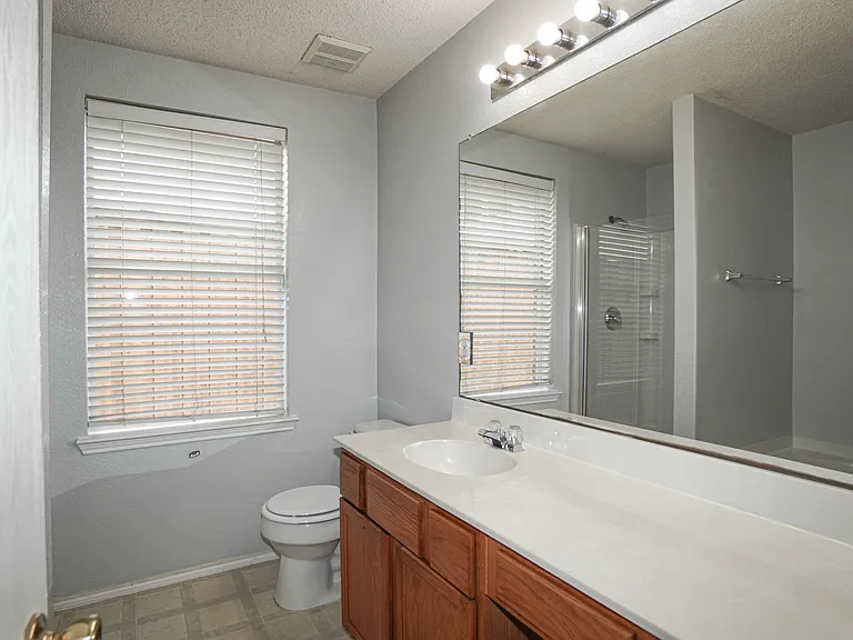 106 Starlight Dr — Photo 16