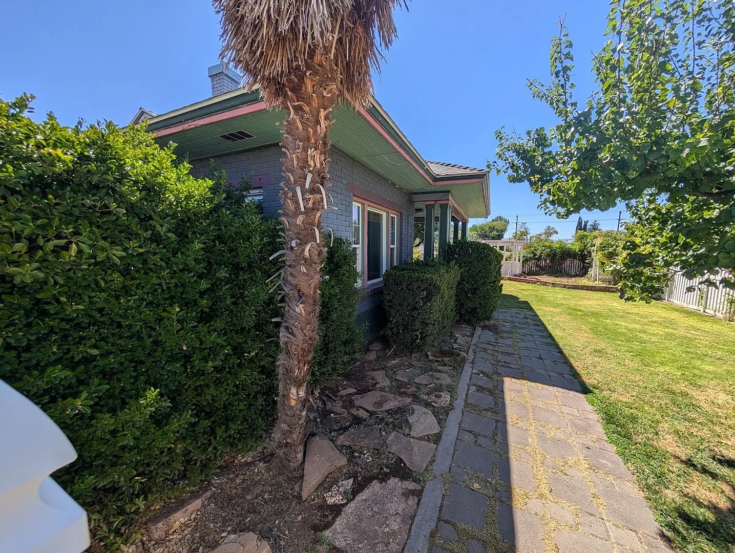 4 Bedroom for rent in a great location! — Photo 3