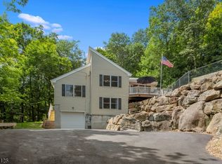 42 Dupont Ave, Hopatcong, NJ 07843