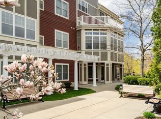 35 Commonwealth Ave APT 407, Newton, MA 02467