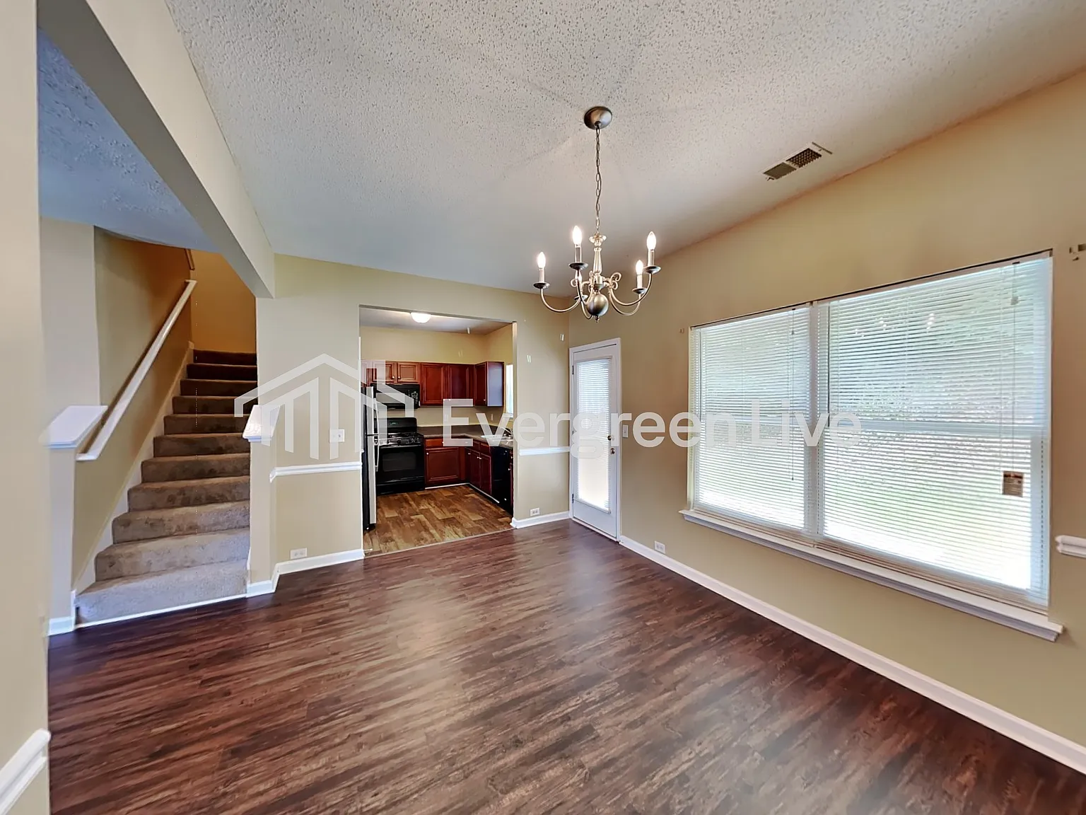3 bed, 2.5 bath, 1752 sqft, $1,845 — Photo 4