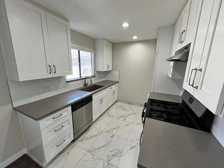 Fully renovated kitchen, with quartz countertops & stainless steel appliances