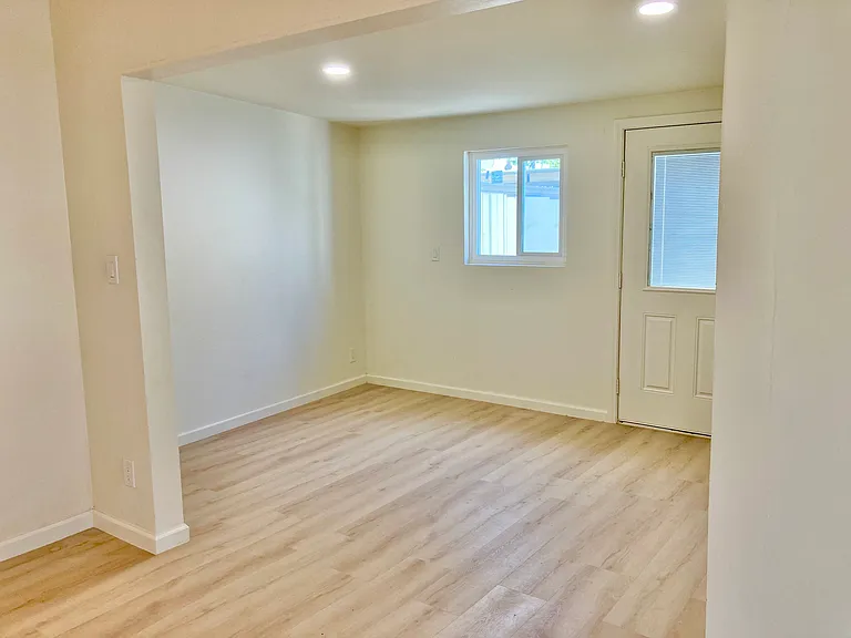 270 N Sunrise Way — Photo 8