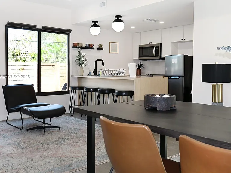 1240 NE 17th Ave — Photo 5