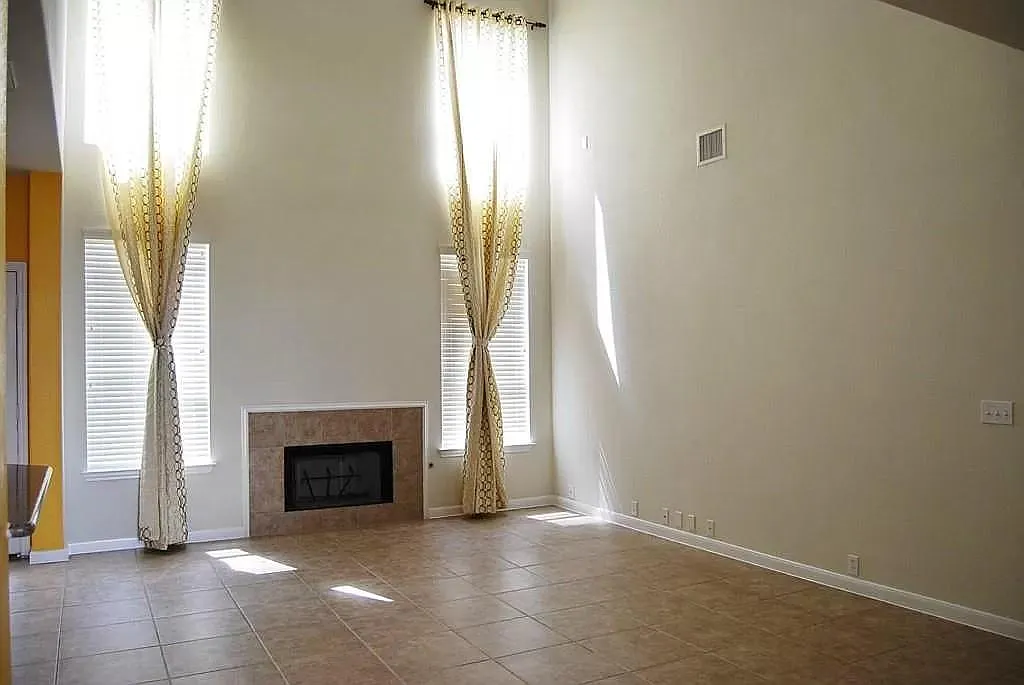 3533 Shiraz Loop — Photo 2