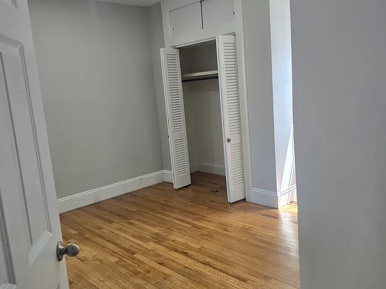 171 Oak St #1 — Photo 10