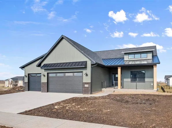 1530 Parker Ct, North Liberty, IA 52317