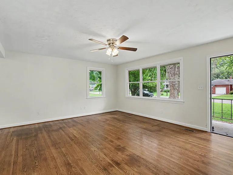 1221 Burlington Rd — Photo 8