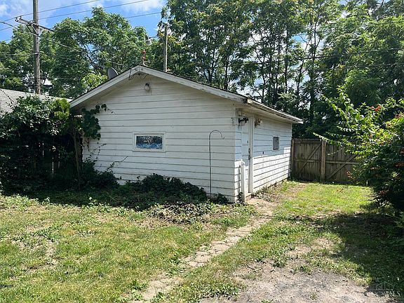 5th image of 763 Greenlawn Ave