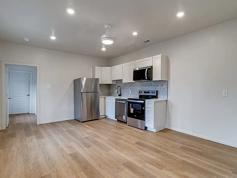 3838 Peoria Ave #B — Photo 2