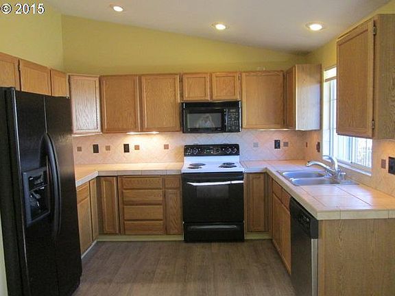2nd image of 10008 NE 78th Cir