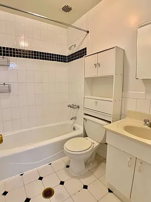 Rented by Bohemia Realty Group | media 18