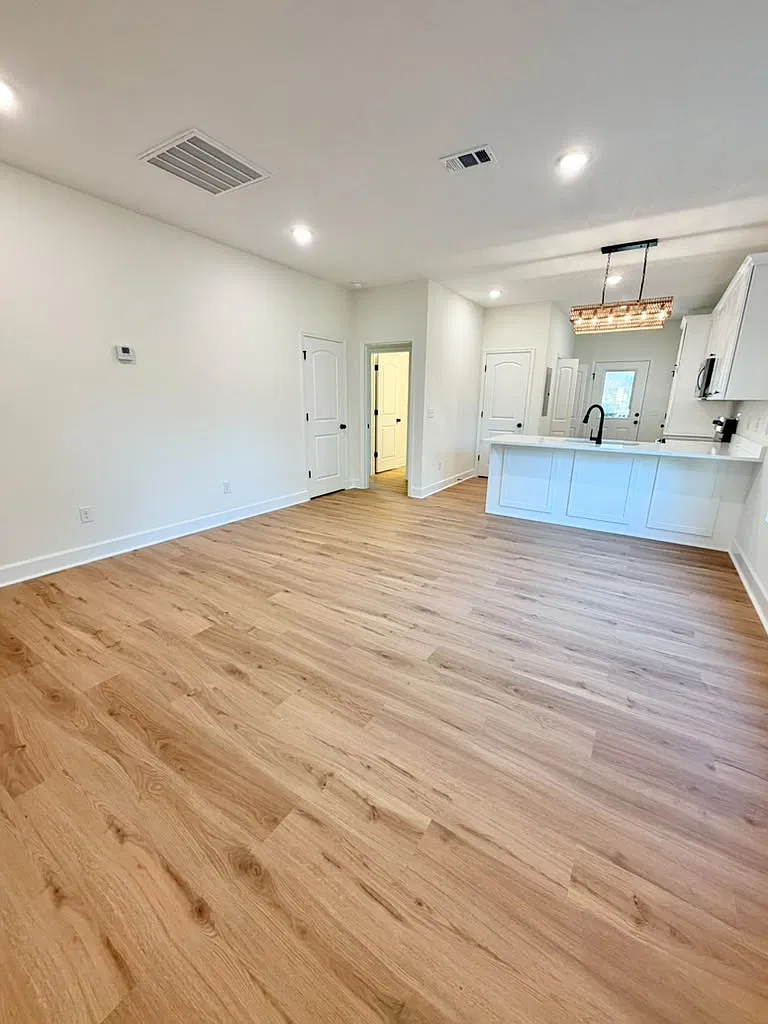 3 bed, 1355 sqft, $1,950 — Photo 3