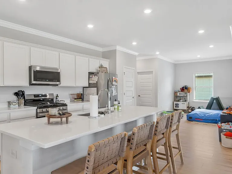 101 Stockholm Ln — Photo 9