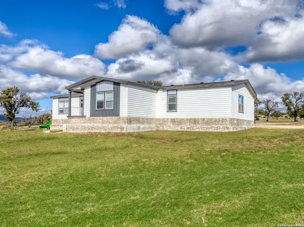 144 Watering Hole Trail, Bandera, TX 78003