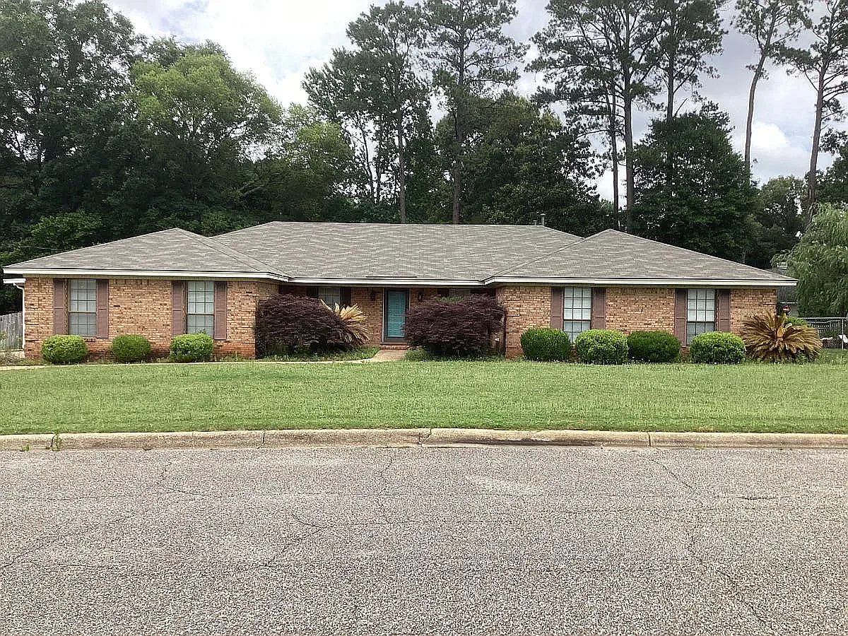 4 bed, 2731 sqft, $2,600 — Photo 4