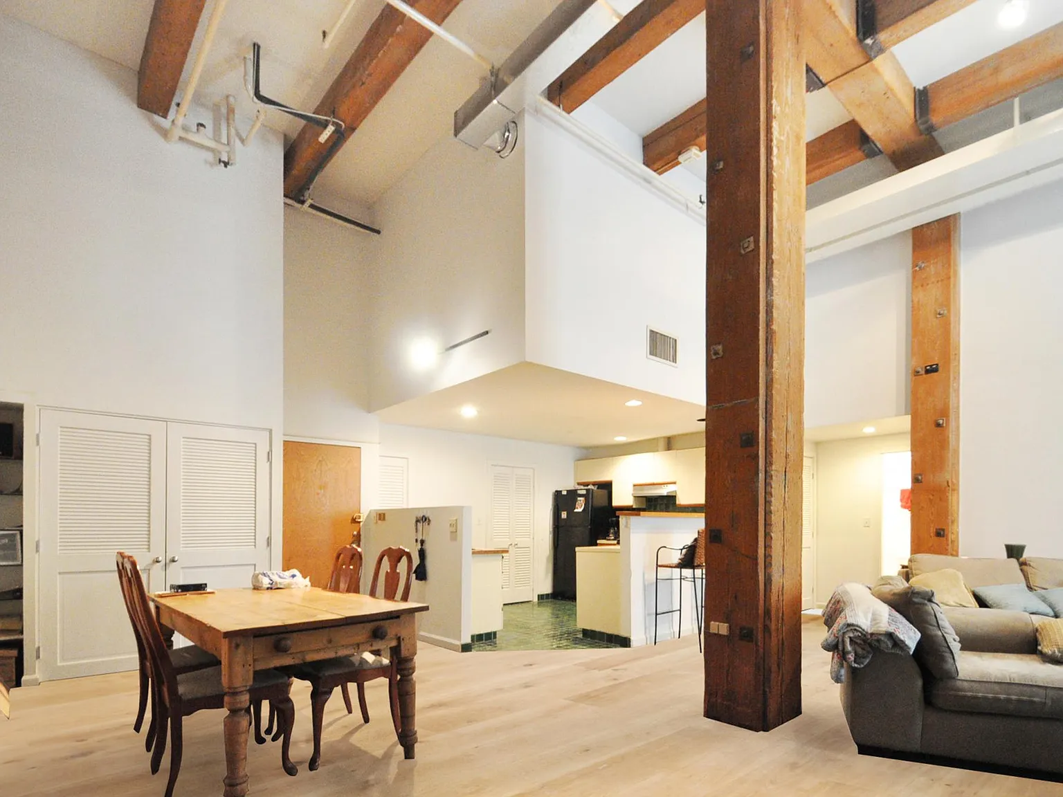 2 bed, 1704 sqft, $4,400 — Photo 2