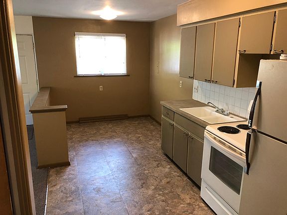3rd image of 2340 Newton St