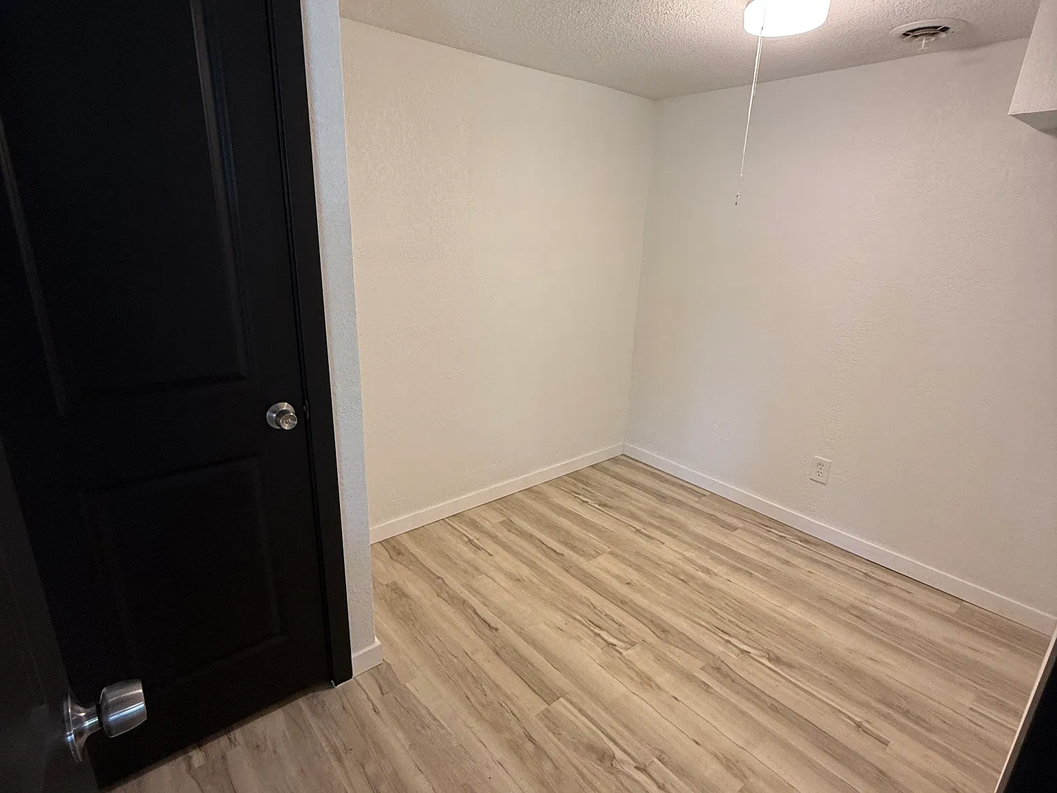 3 bed, 900 sqft, $1,195 — Photo 4