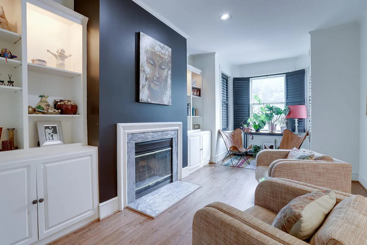 Building Photo - 504 D St NE #504