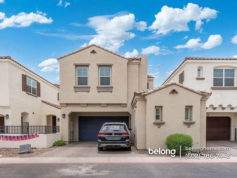 221 E Balsam Dr
