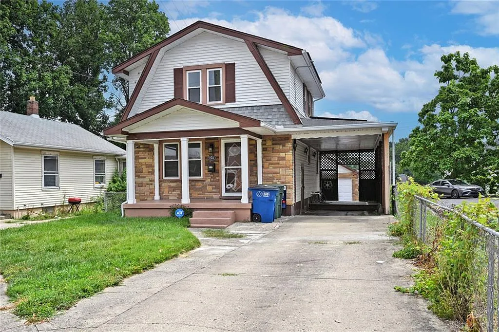 3 bed, 2.0 bath, 1160 sqft, $1,750 — Photo 2