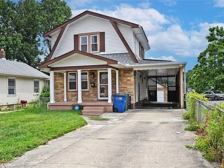 2368 Fauver Ave — Photo 2