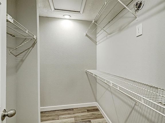 3rd image of 1131 Antoine Dr