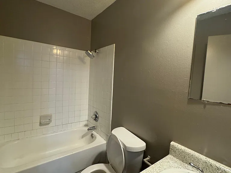 4725 Hoffman Rd #5 — Photo 5