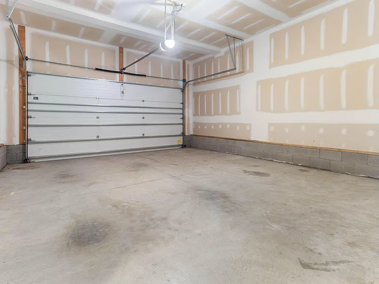 1528 Lily Creek Dr — Photo 32