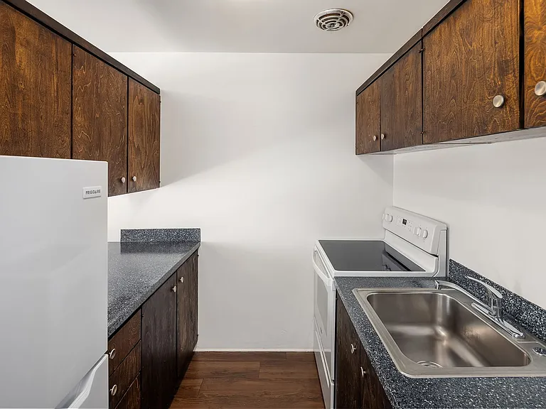 Bayview Apartments — Photo 8