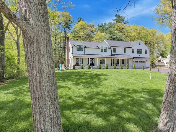 7 Circle Dr, Dover, MA 02030