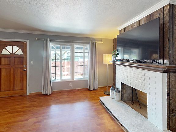 4th image of 90 Linscheid Dr