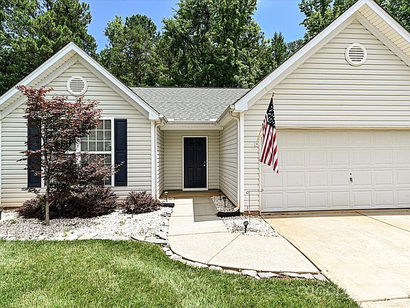 3rd image of 1607 Eagle Lake Dr