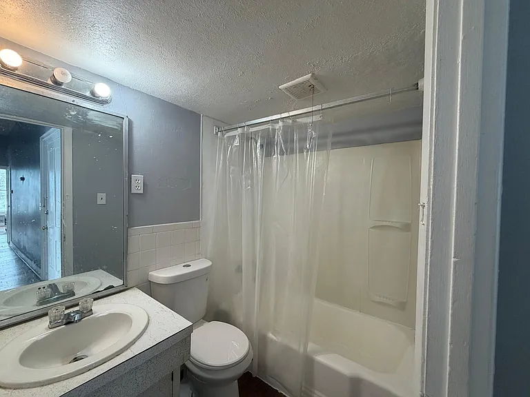 510-518 N College St — Photo 18