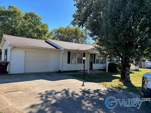 3 bed, 1.0 bath, 960 sqft, $1,250 — Photo 2