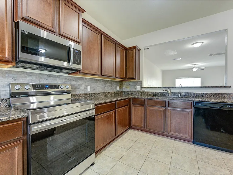 22534 Cloverland Field Dr — Photo 4
