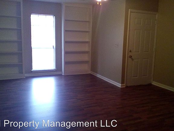 2nd image of 106 Park Cir #B