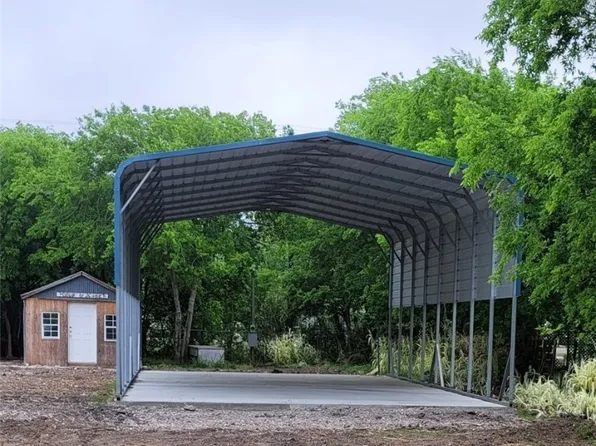 504 W Houston Ave, Seadrift, TX 77983