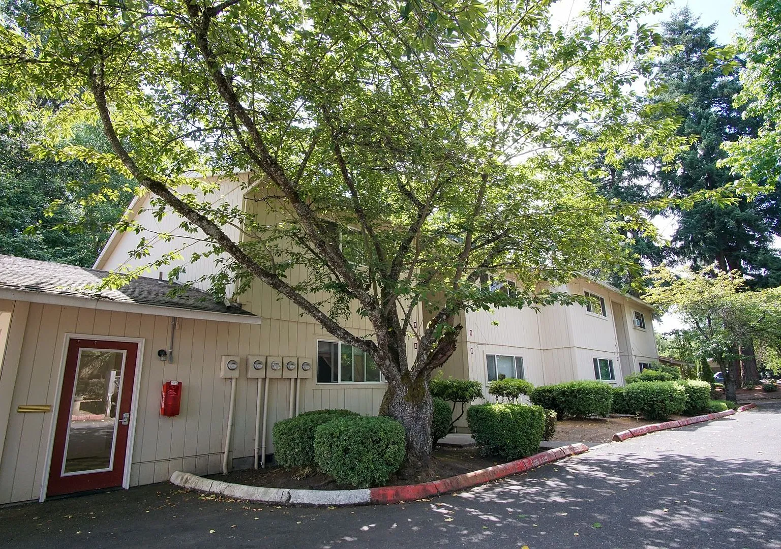 App Fees are on US! Bright Top Floor Corner 1Bdr w /Creekside Balcony! — Photo 2